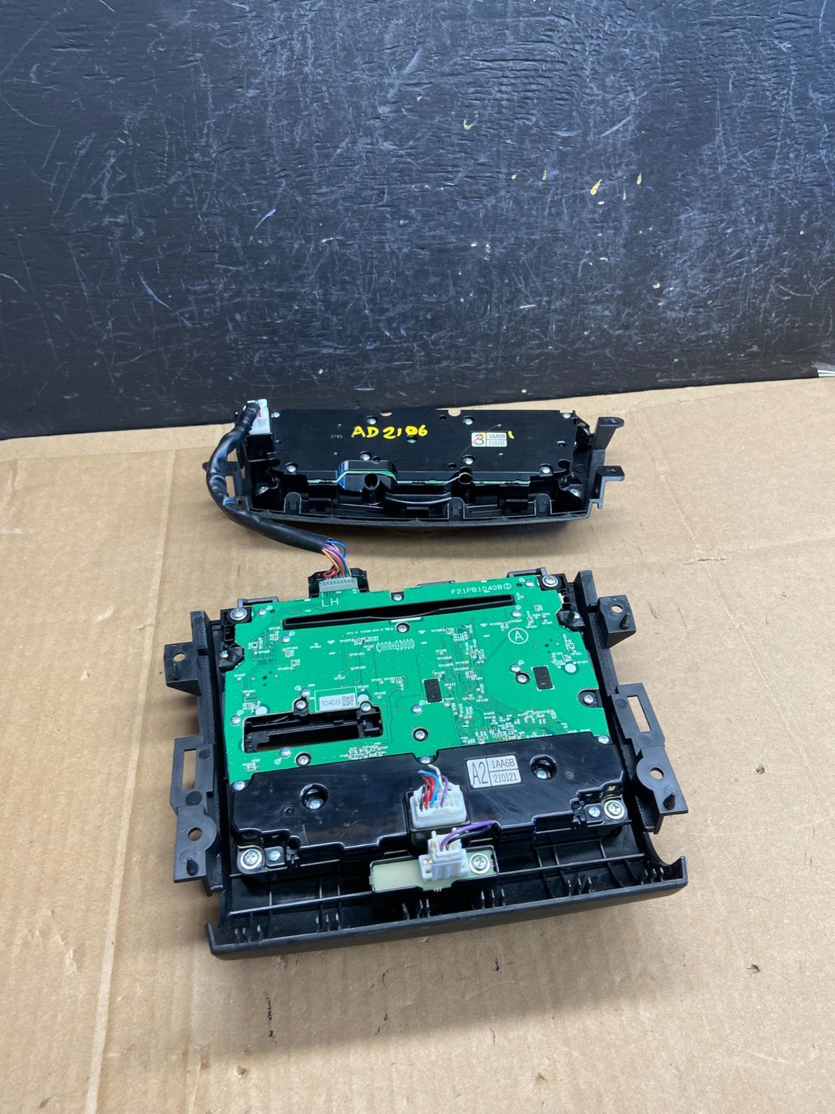 2009 - 2010 Nissan Murano AM FM Radio CD Climate Control Panel AD2106 DG3