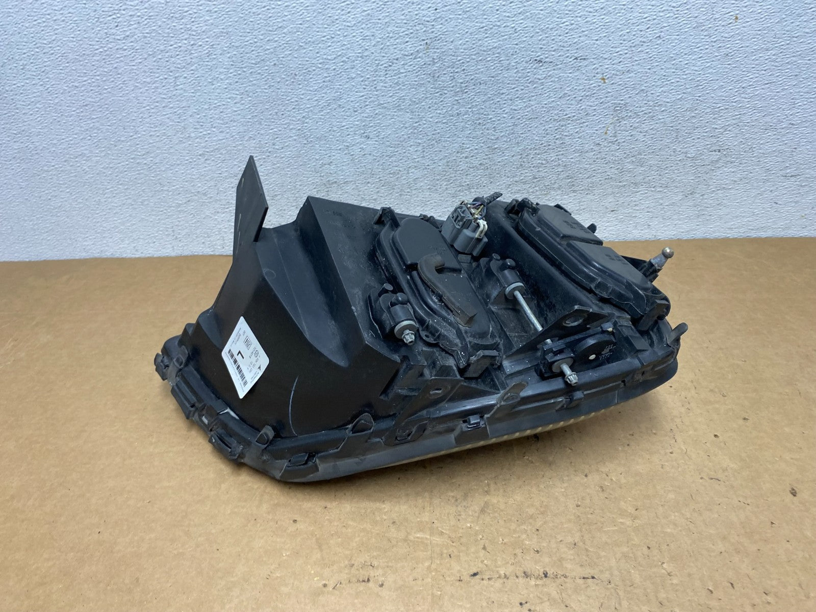 2000 to 2005 Cadillac Deville Left Driver LH Side Headlight AD5233 DW7
