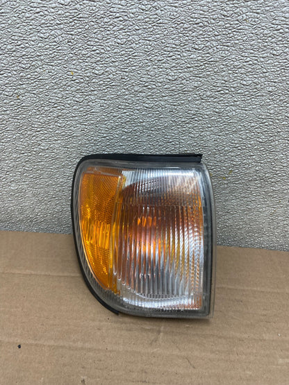 1999 to 2004 Nissan Pathfinder Passenger Corner Park Light Turn Signal AA8656 DW0