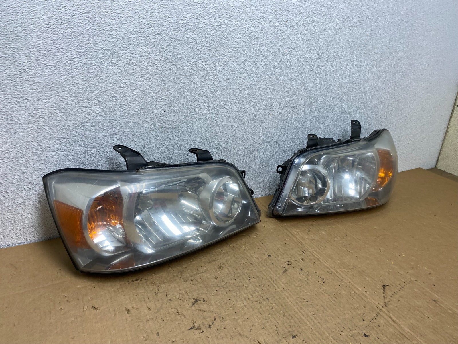 2004 2005 2006 Toyota Highlander Headlights Left+Right Side AC8142 DW2