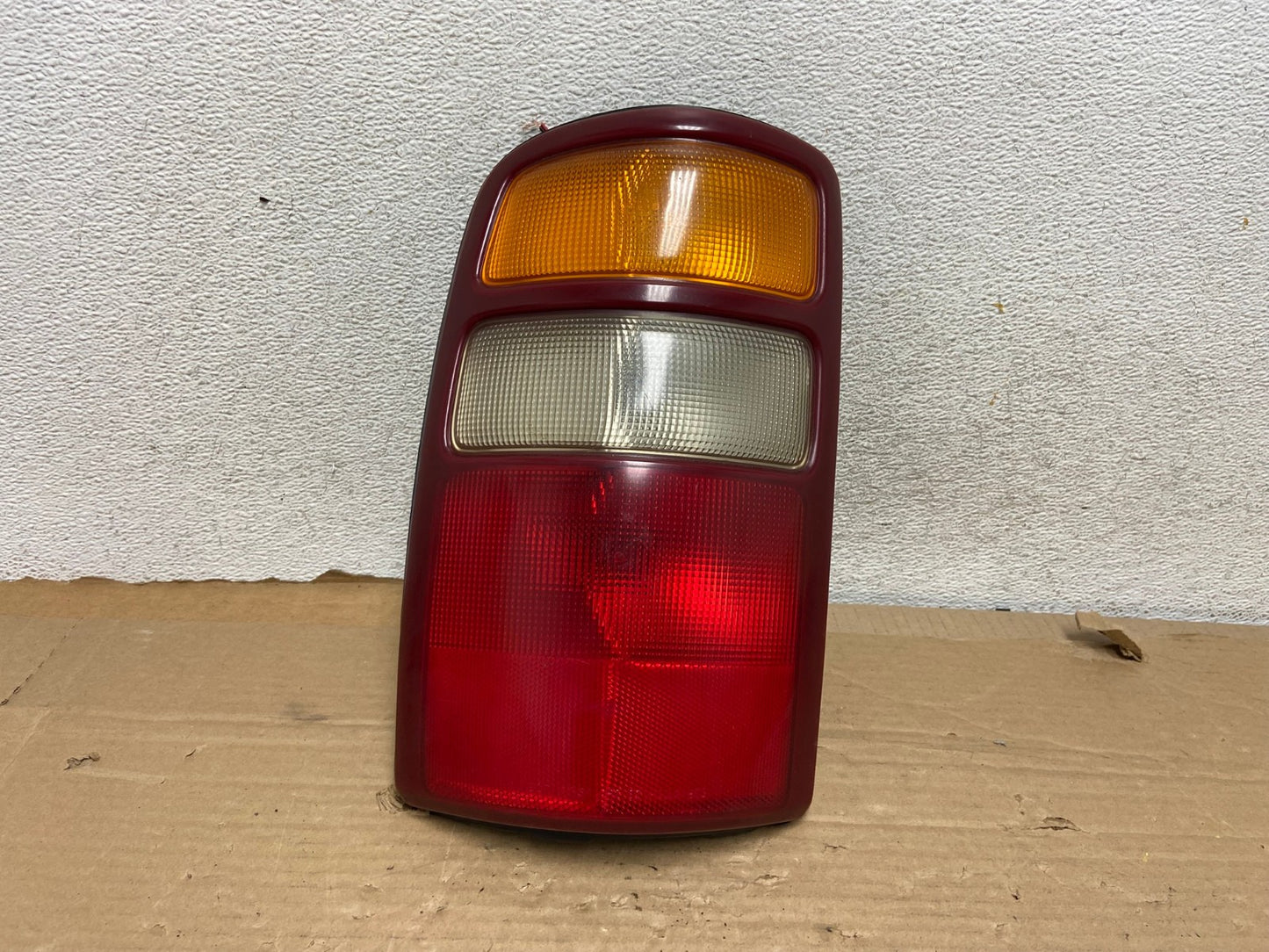 2000 - 2006 Chevrolet Suburban Tahoe Yukon Left Driver LH Tail Light AG8259 LK0