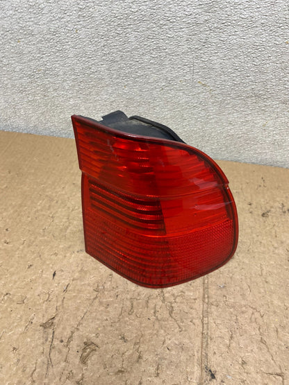 2001 2003 BMW 5 Series E39 Wagon Right Passenger RH Side Tail Light Oem V4600 DG0