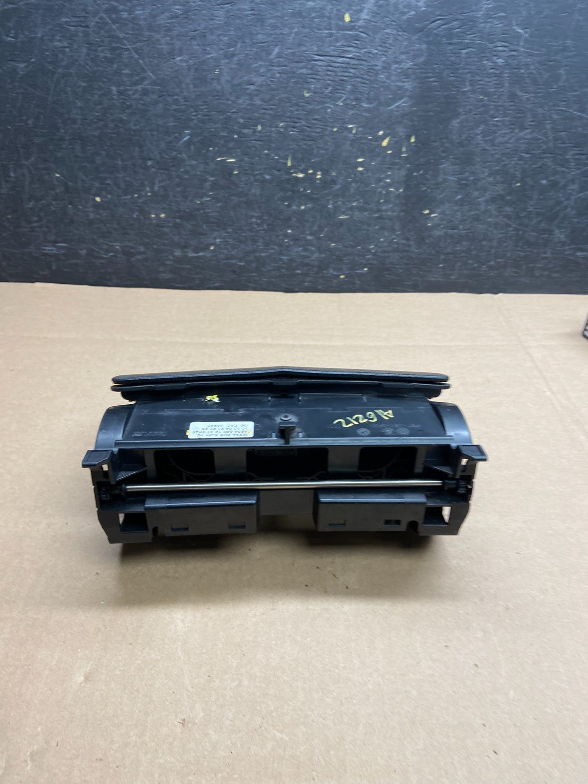 2008-2011 Mercedes W204 C300 Navigation Display Screen Monitor w/Cover AI6212 DG5