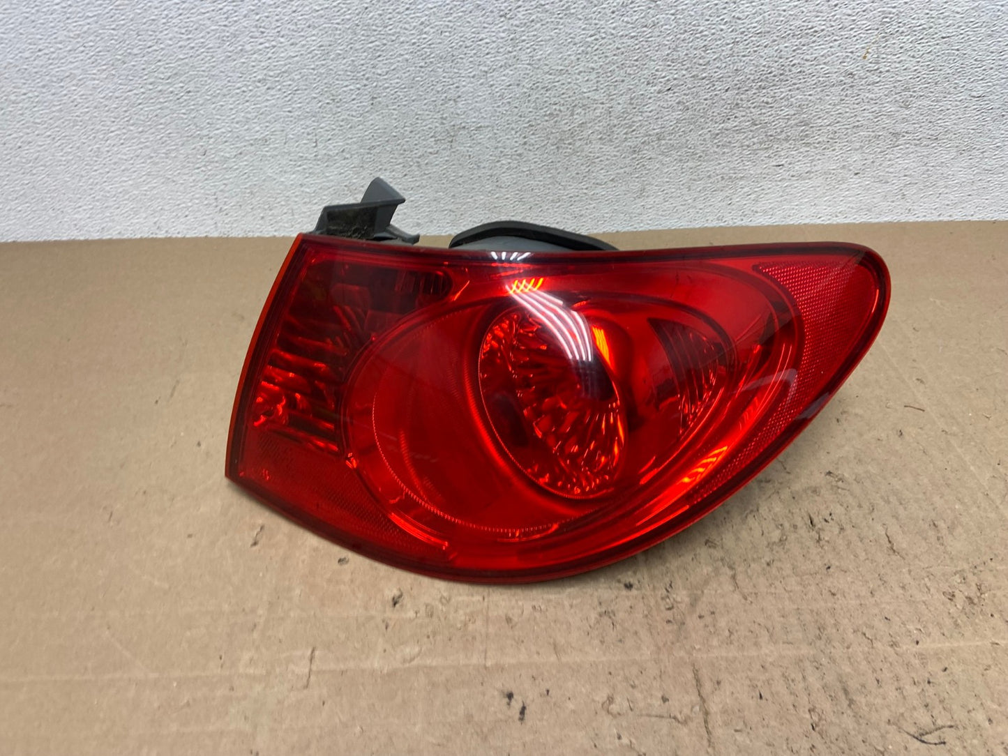 2007 to 2010 Hyundai Elantra Sedan Right Passenger Side Tail Light AE6556 LK0