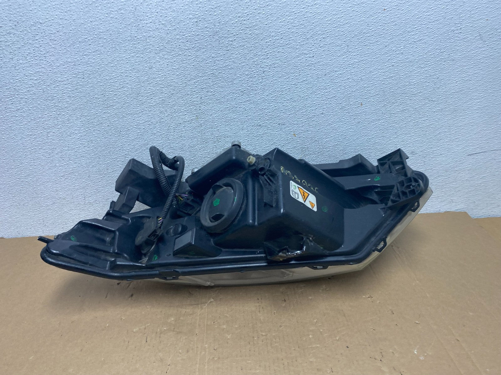 2009-2012 Lincoln Mks Right Passenger RH Side Xenon HID Headlight AD7936 DW6