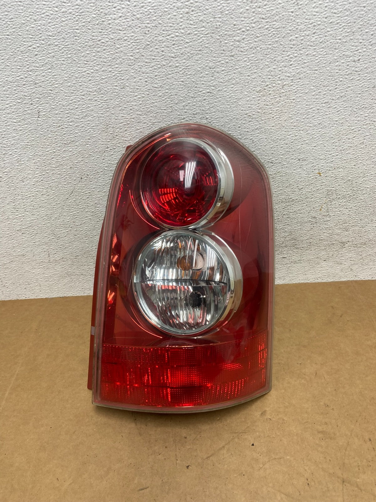 2004 to 2006 Mazda Mpv Right Passenger Side Tail Light AE2975 DG0
