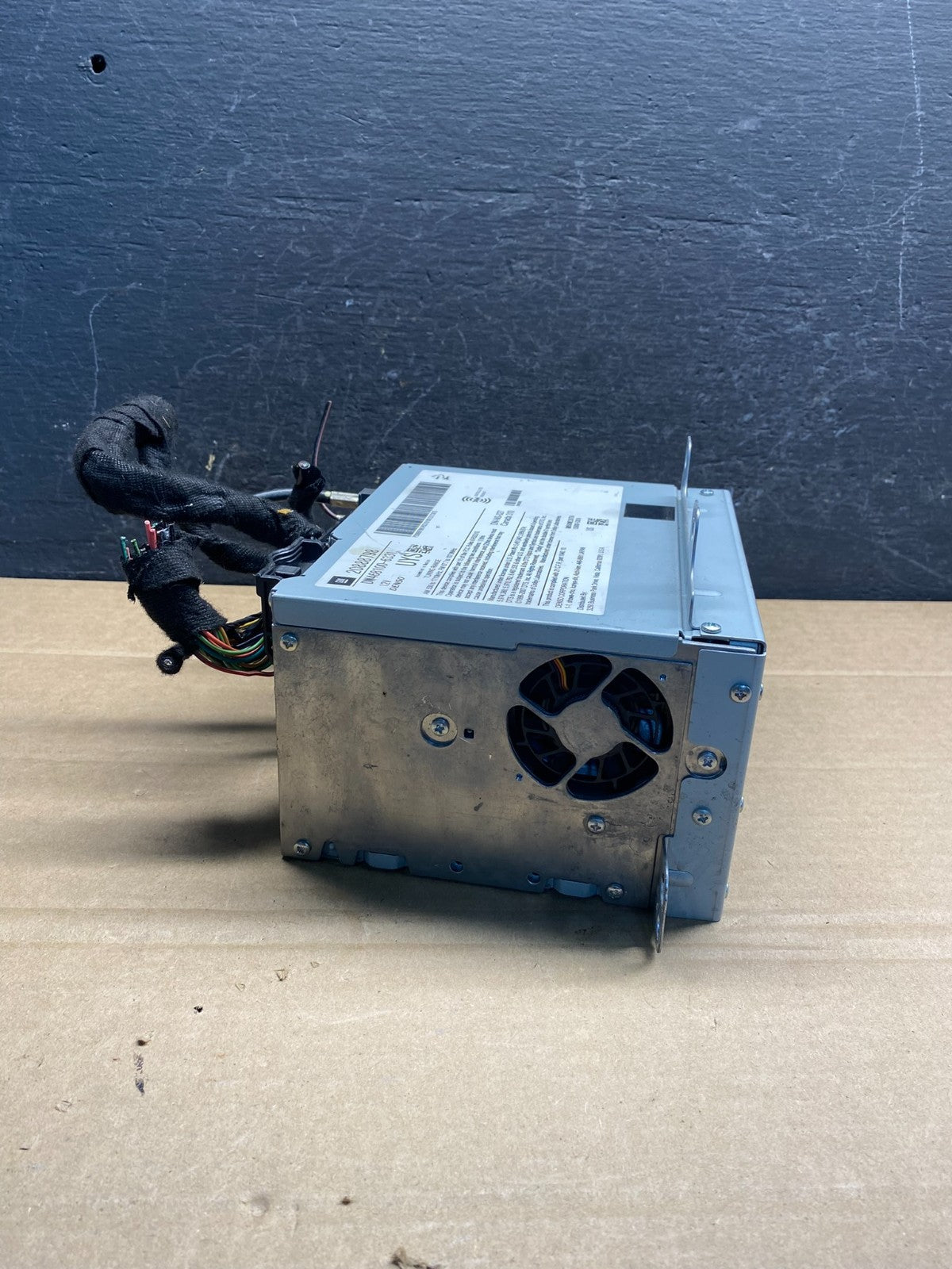 2010 to 2012 Cadillac SRX AM/FM/CD/MP3 Radio Head Unit Receiver AE8138 DG2