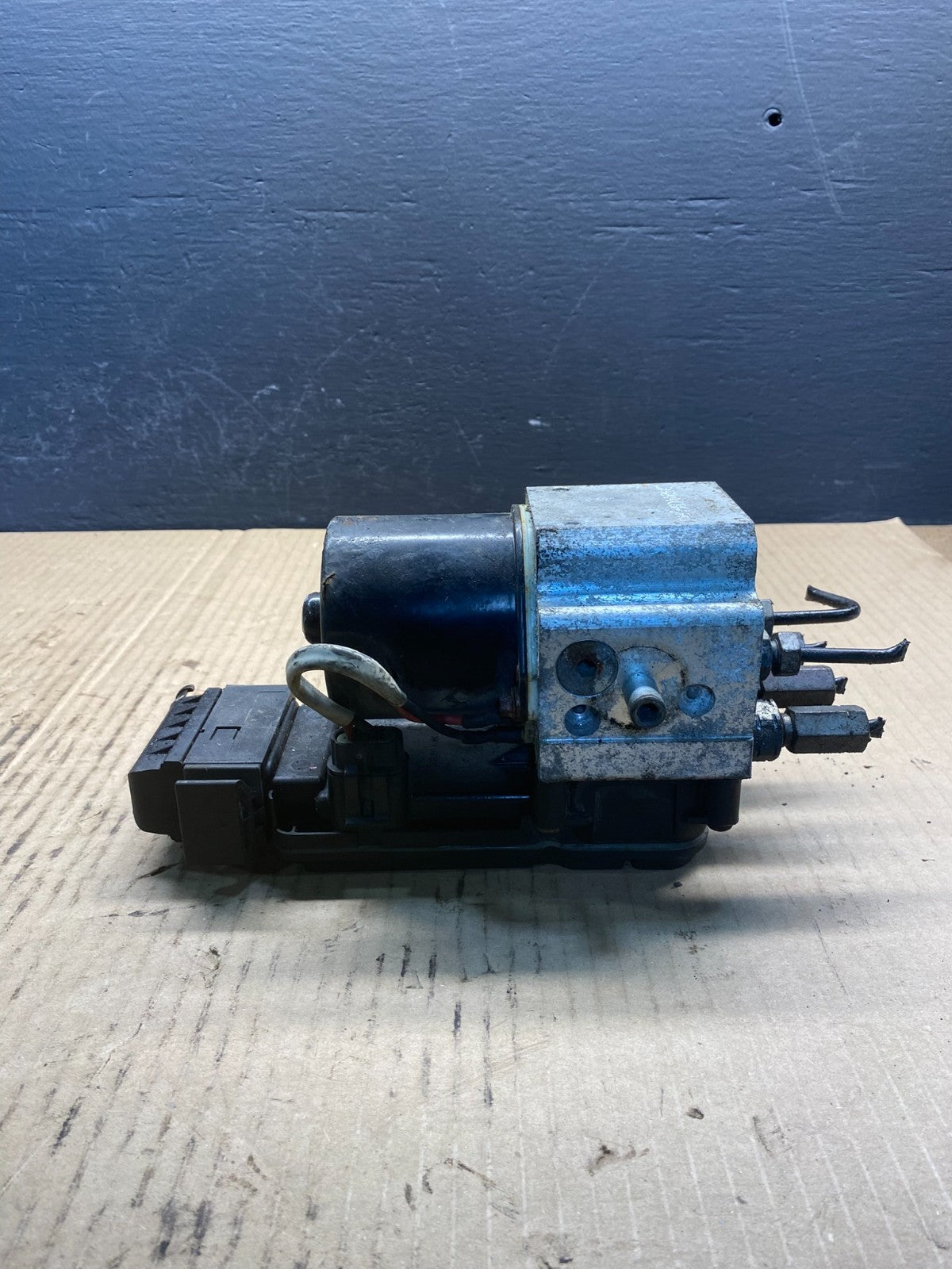 2006 2007 Ford E250 E350 Econoline Anti-Lock ABS Antilock Brake Pump AC0922 DG2