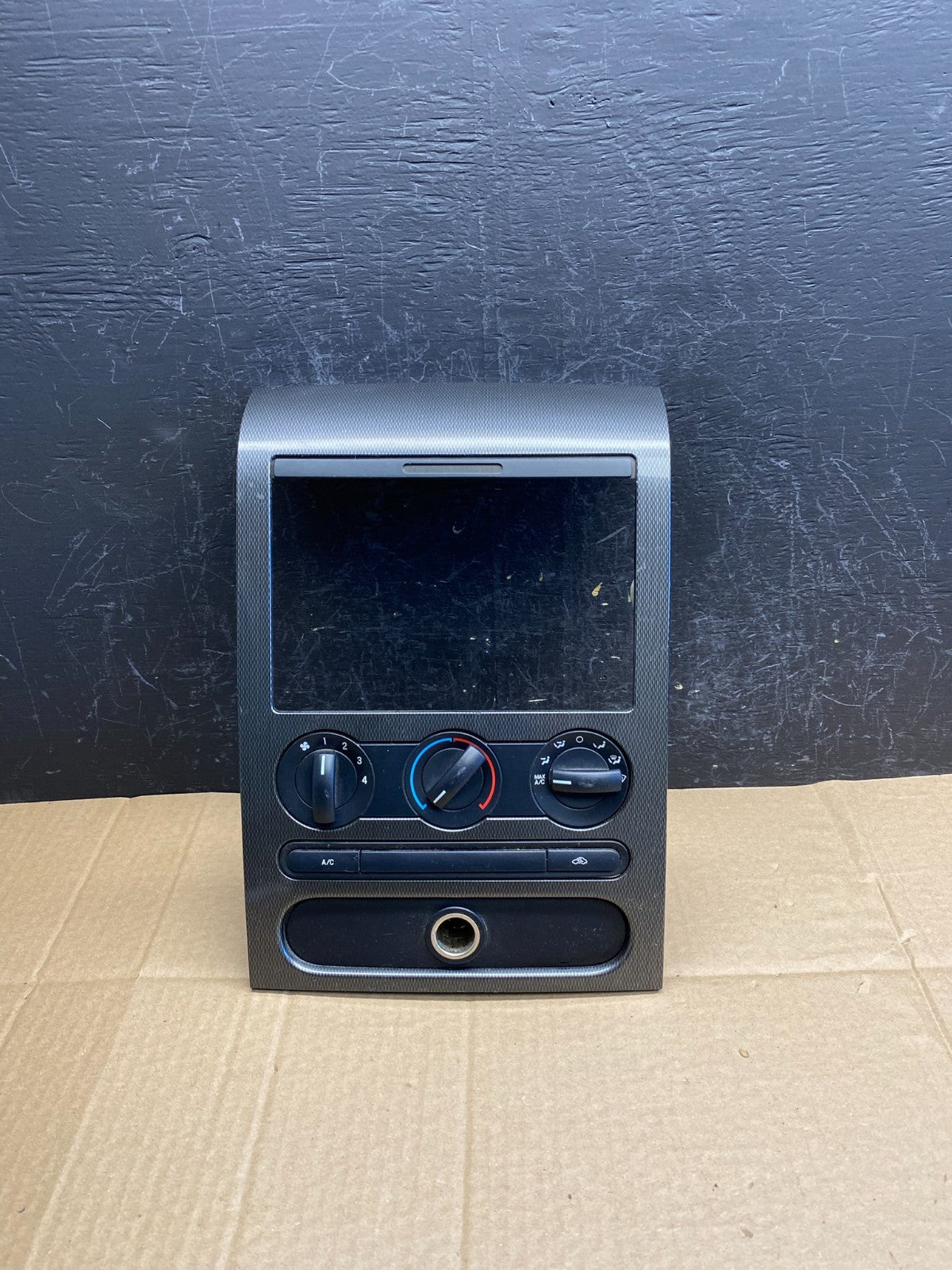 2004 to 2008 Ford F150 Radio Climate Dash Bezel Surround Black ac9289 DG0