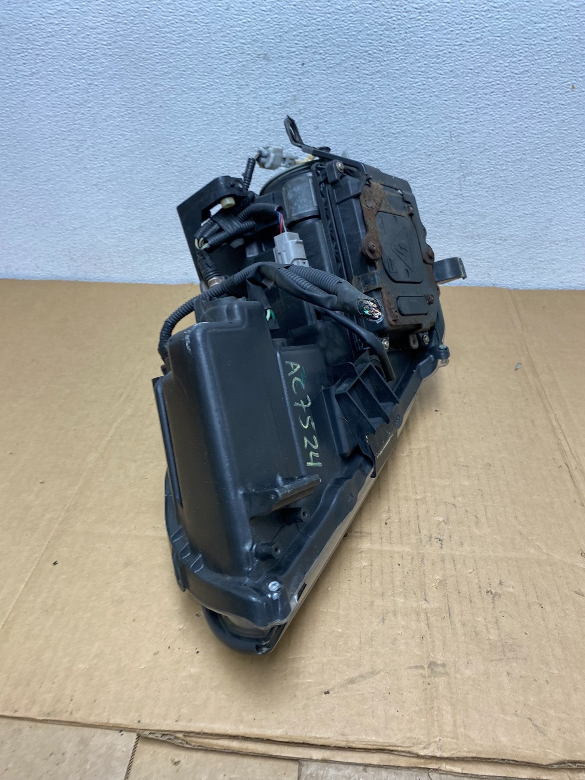2004 - 2009 Lexus RX330 RX350 Xenon Right Passenger Side Headlight AC7524 DW12