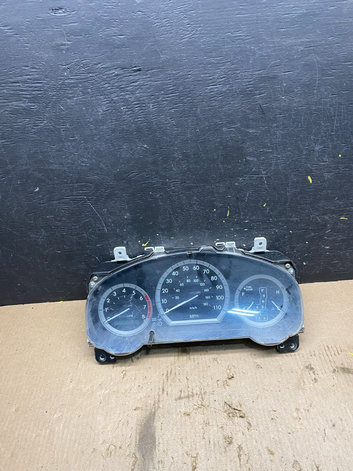 2004 2005 Toyota Sienna Speedometer Cluster Gauge Q9350 DG0