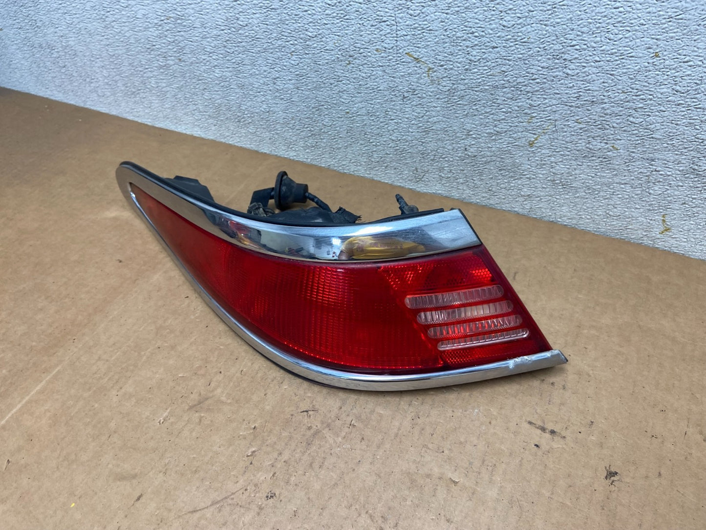 1997 - 1998 Lincoln Mark VIII 8 Left Driver LH Side Tail Light Oem R3606 DW1