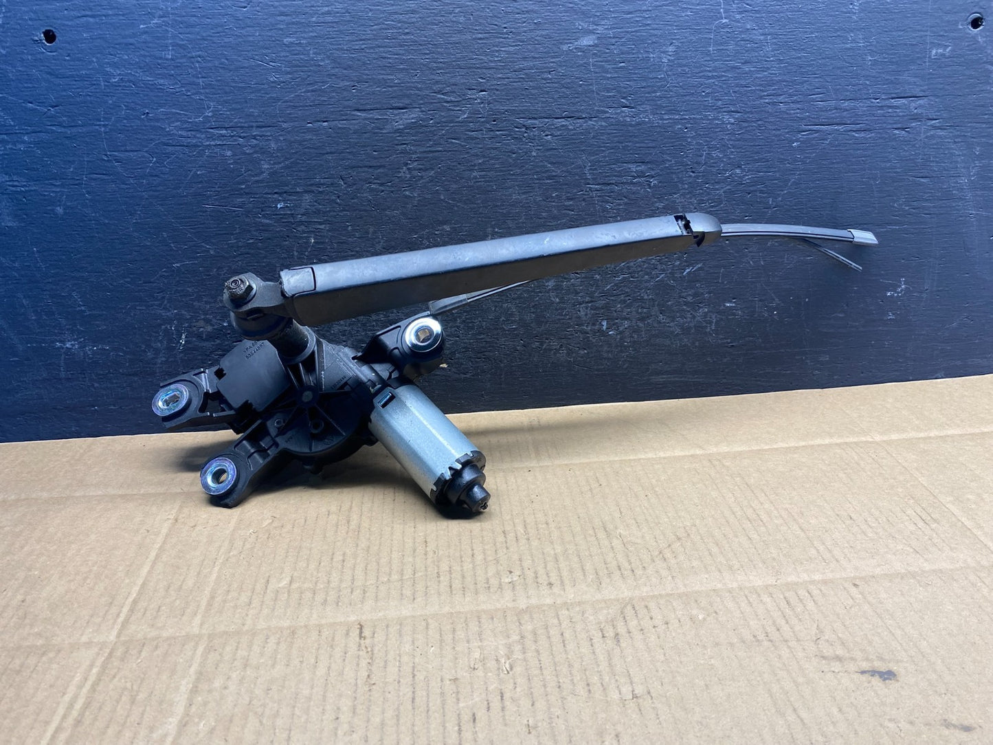 2011 to 2016 Volkswagen Tiguan Rear Window Wiper Motor AD5021 DG0