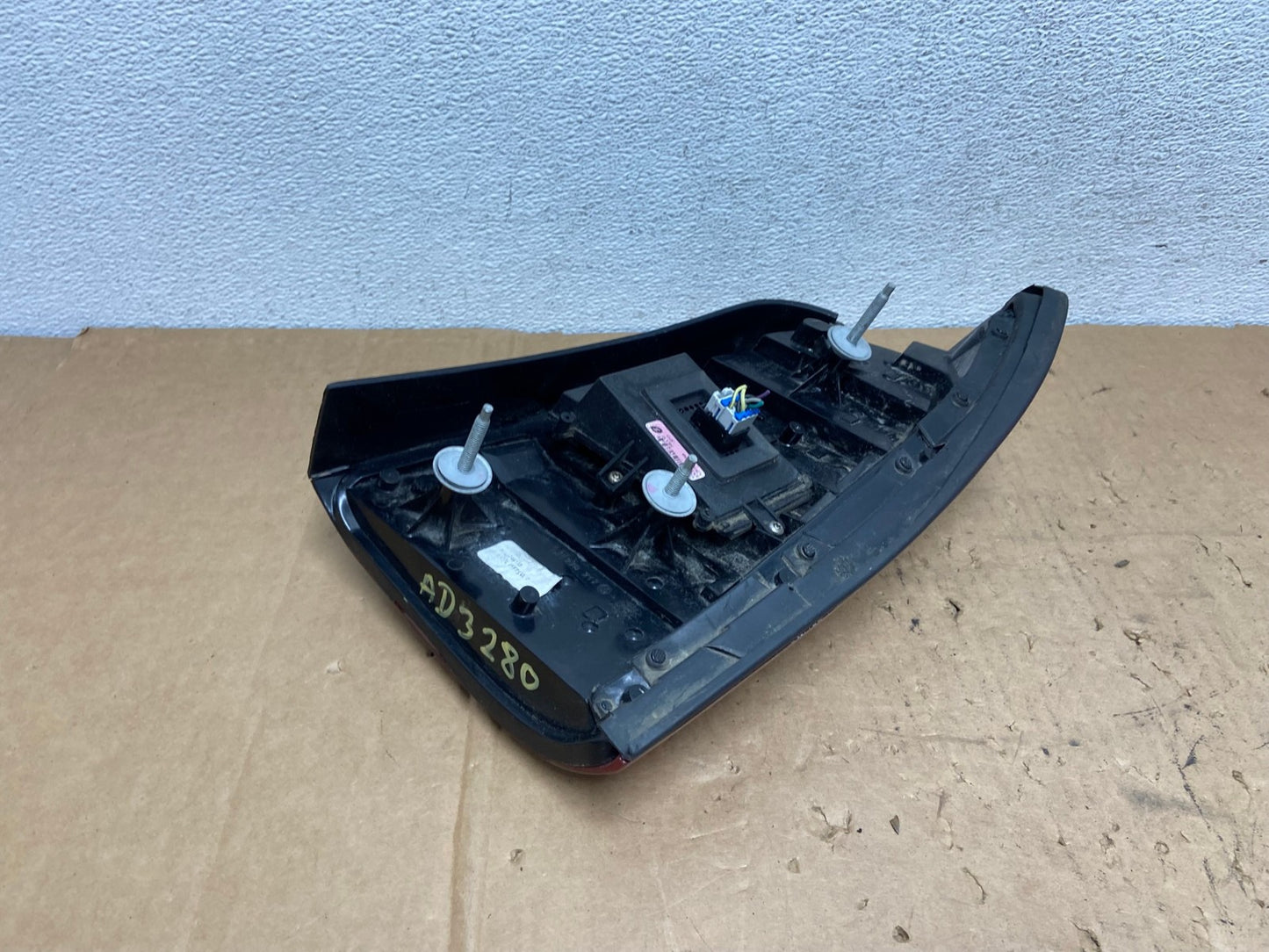 2000 to 2005 Cadillac Deville Left Driver Lh Side Tail Light AD3280 LK5