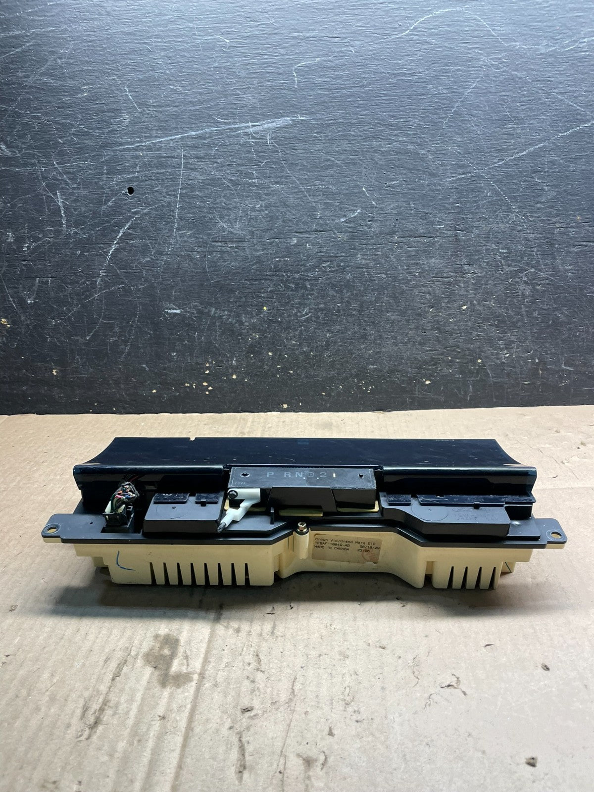 1996 to 1997 Lincoln Town Car Speedometer Cluster Gauge T7304 DG4