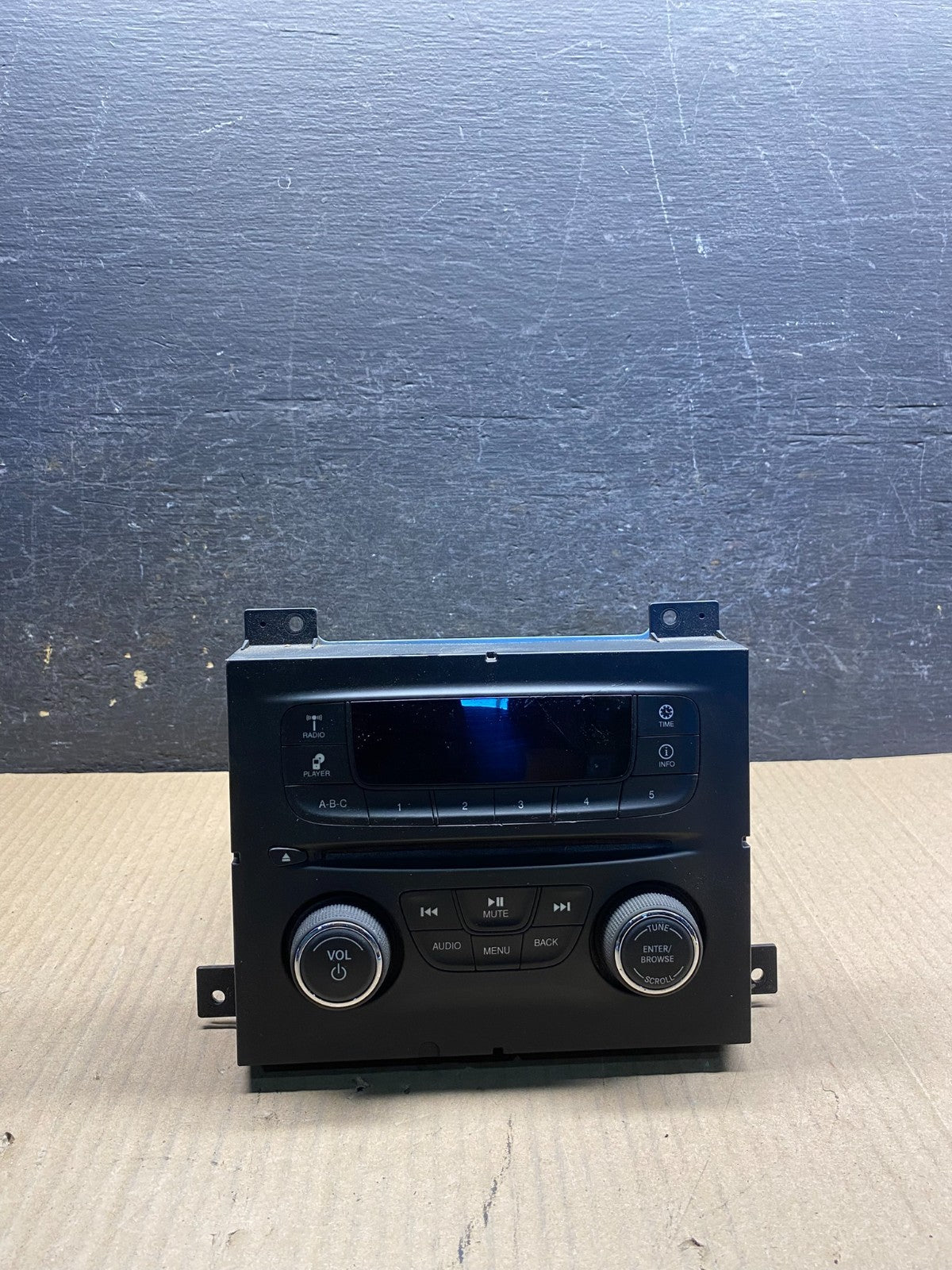 2013-2014 Dodge Dart Radio Player Stereo Audio Receiver Control Panel AI0353 DG0