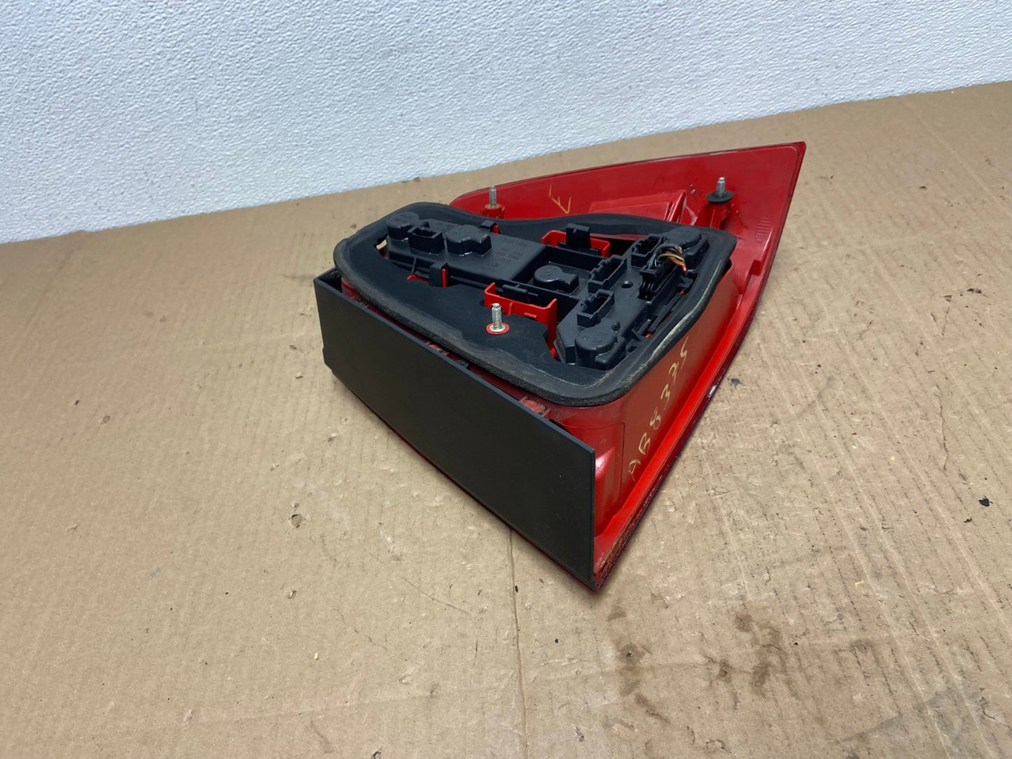 2004 to 2005 Volkswagen Jetta Left Driver LH Side Tail Light OEM AB8375 LK4