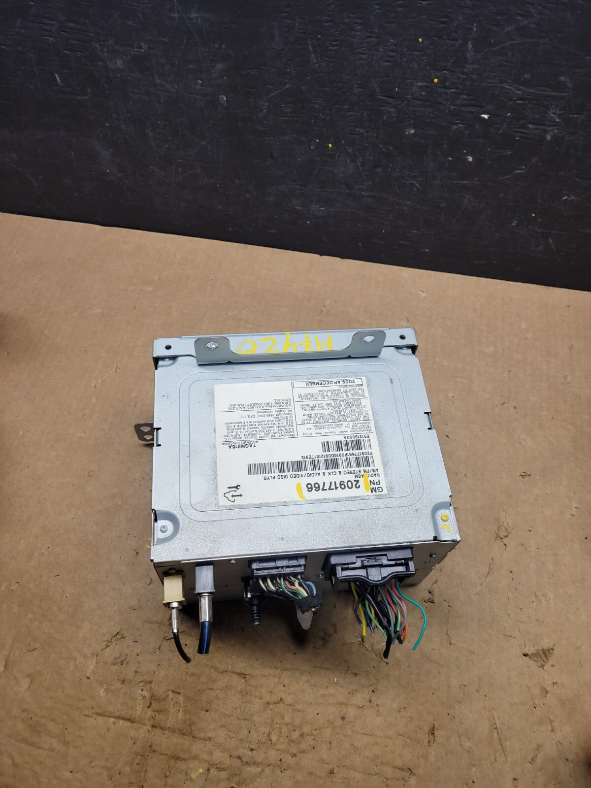 2010 to 2012 Cadillac SRX AM/FM/CD/MP3 Radio Head Unit Receiver H79204