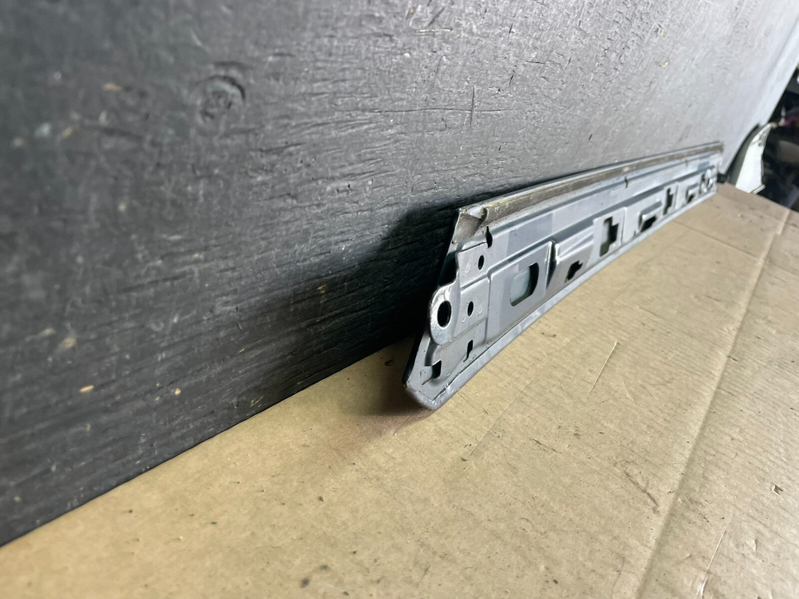 2005 to 2010 Honda Odyssey Right Side Rail Cover Quarter Trim Molding J3921 DG8