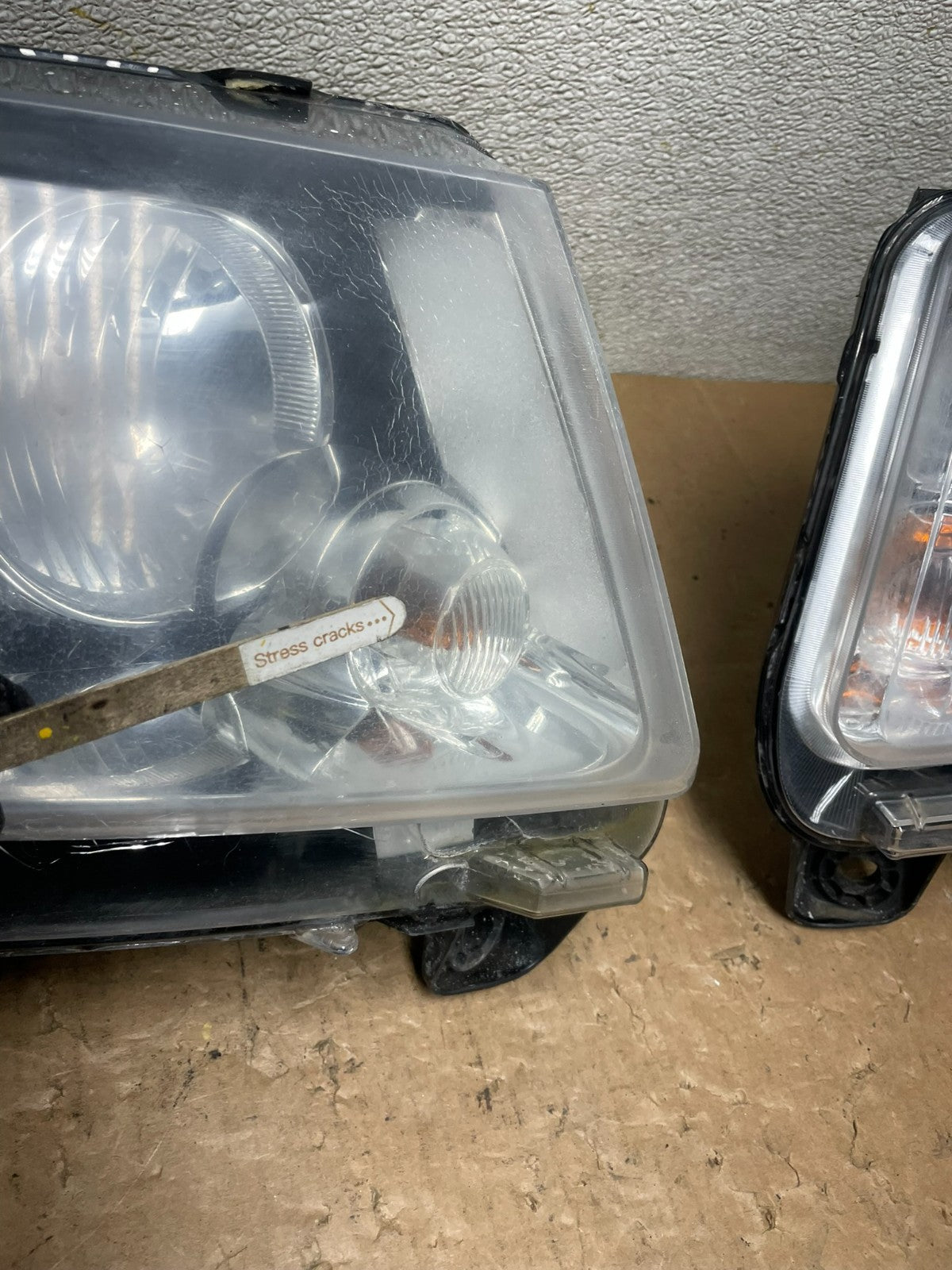 2011-2013 Jeep Grand Cherokee Left+Right Halogen Headlights V5046 DW4