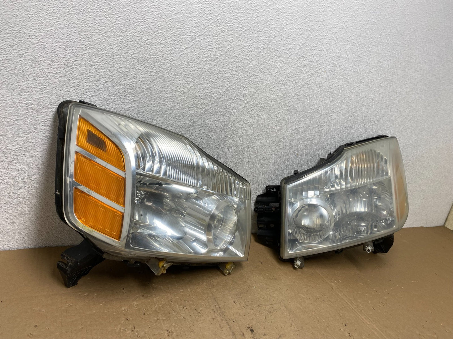 2004 to 2007 Nissan Armada Left+Right Side Set Headlights AC5976 DW2