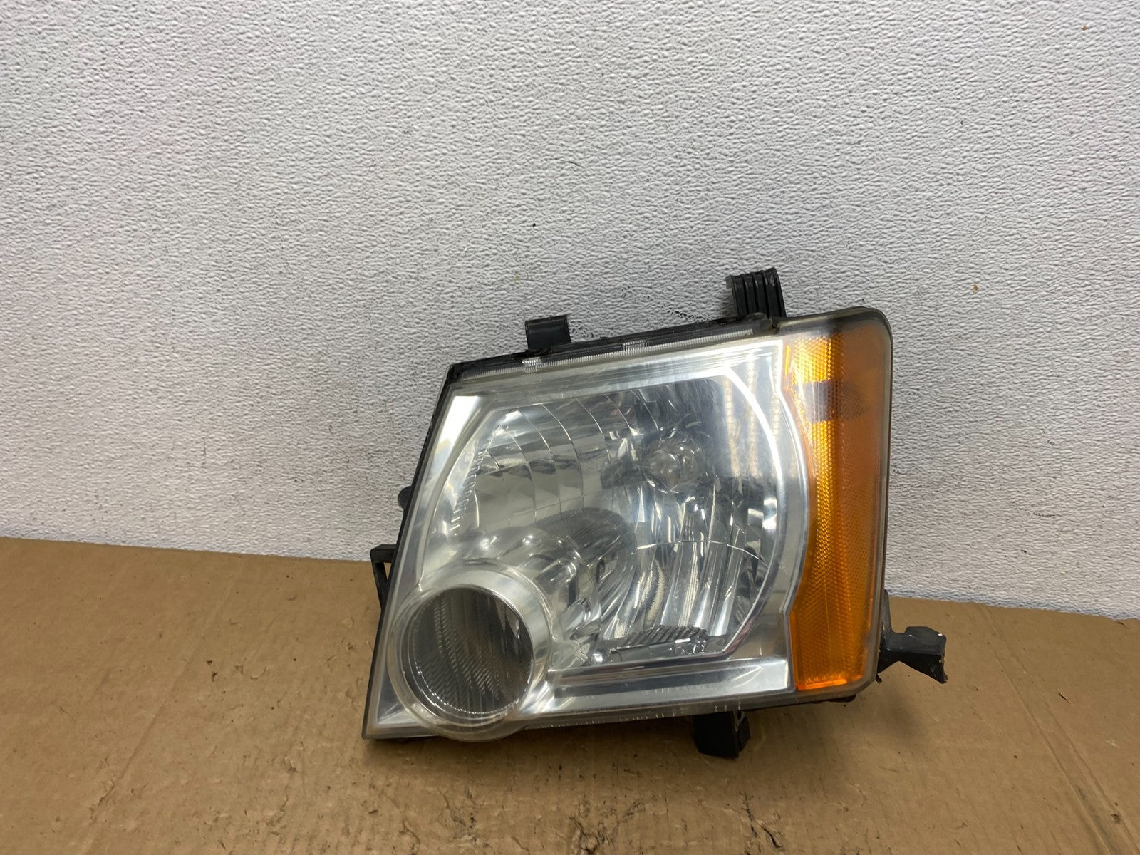 2005 - 2015 Nissan Xterra Driver Left LH Side Headlight AD2477 DW0