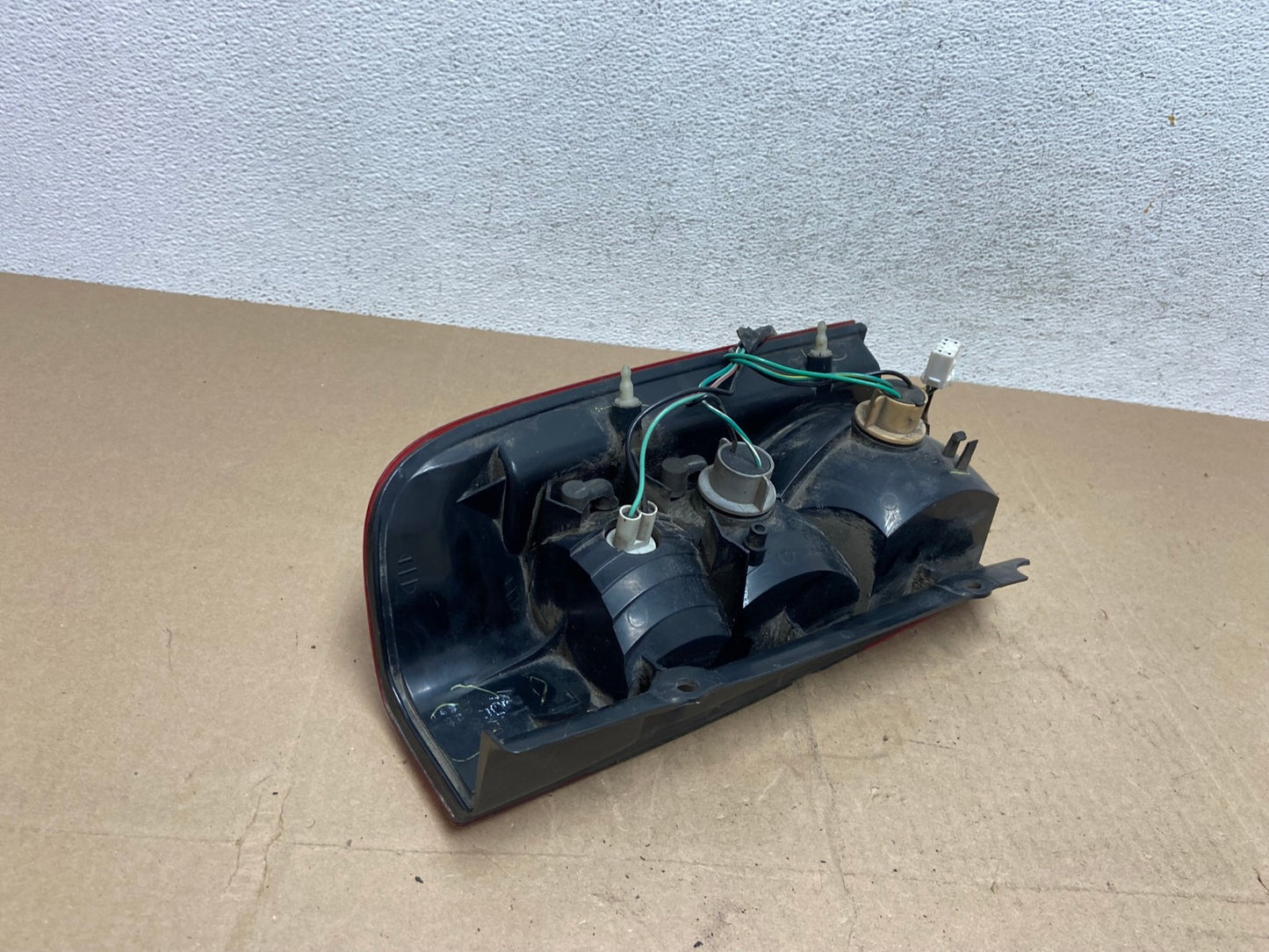 2002 2003 2004 Nissan Xterra Left Driver Side Tail Light AE6730 LK6