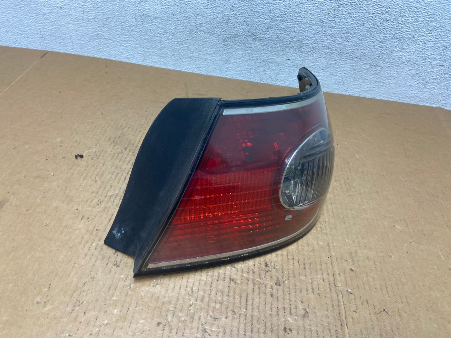 2002 to 2004 Lexus ES300 ES330 Right Passenger Side Tail Light AE0449 LK2