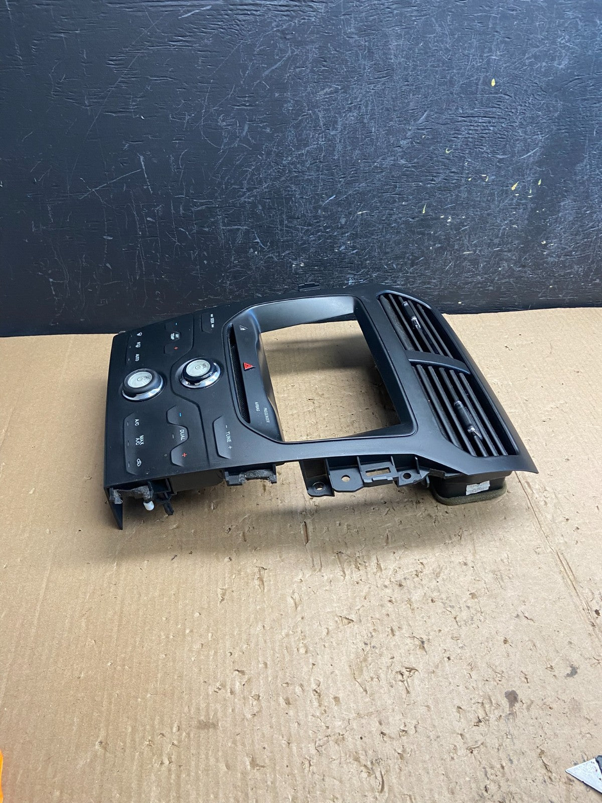 2011 to 2014 Ford Explorer Radio Climate Control Trim Bezel Panel ae4173 DG2