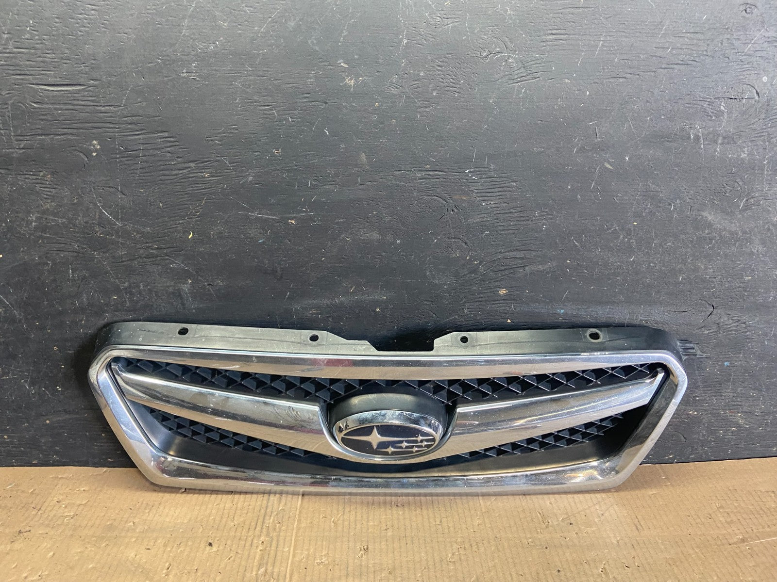 2010 to 2012 Subaru Legacy Outback Wagon Front Grill Grille R5515 DG0