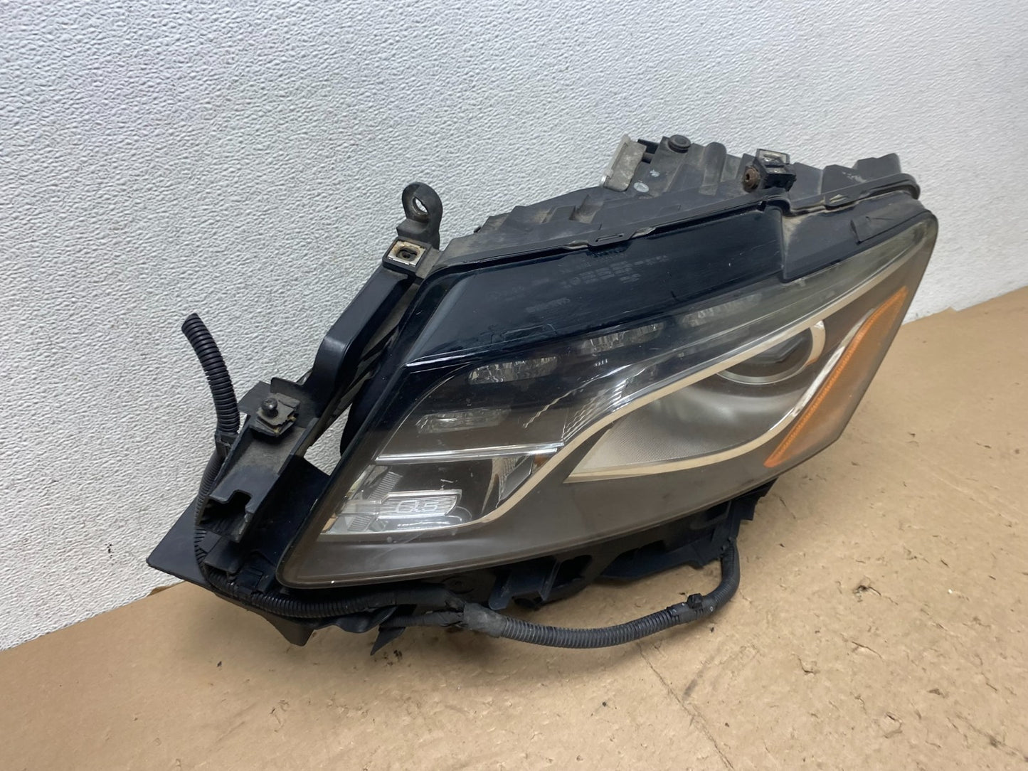 2009-2012 Audi Q5 Left Driver LH Side Xenon HID Headlight AG5641 DW2