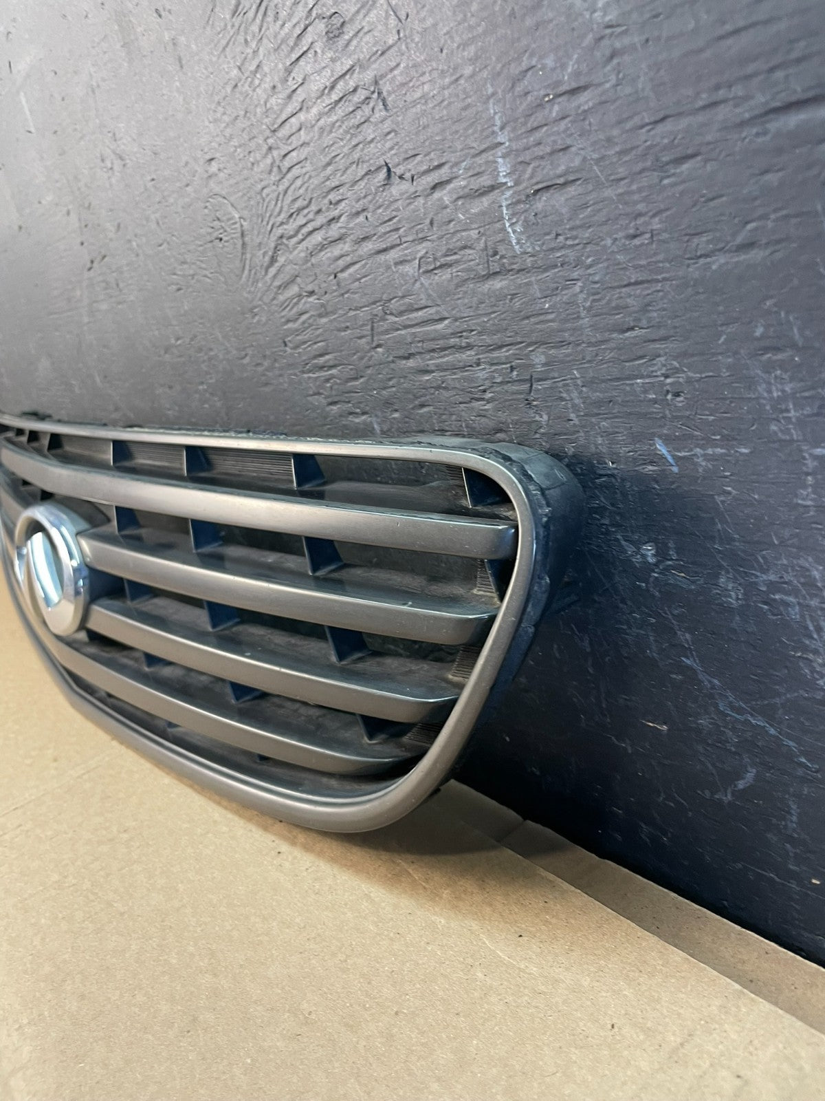 2002 2003 2004 Infiniti I35 Sedan Front Upper Grill Grille Oem AC2172  DG1