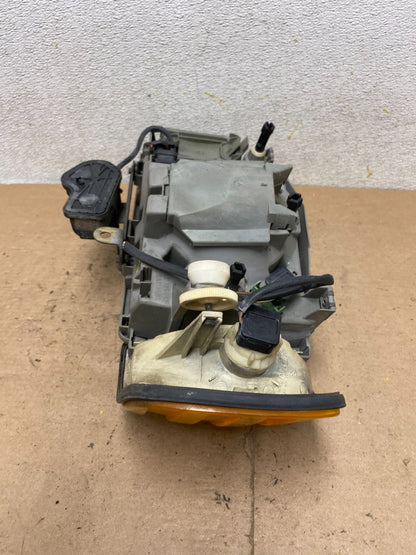 1986 to 1991 Mercedes-benz W126 Right RH Side Halogen Headlight P9981 DW9