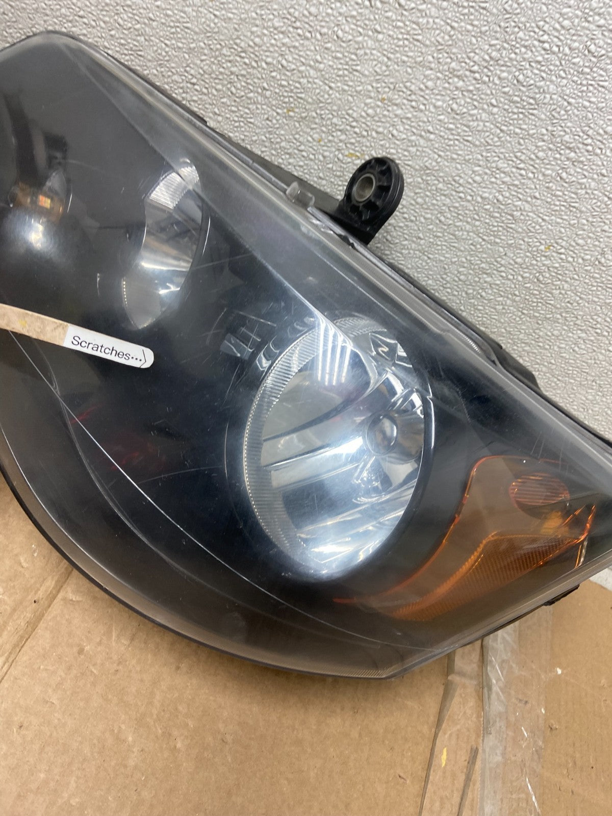 2008 to 2016 Chrysler Town and Country Left+Right Side Headlights Y9168 DW3
