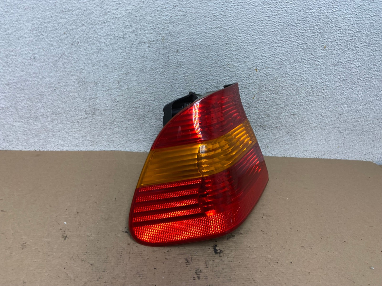 2002 - 2005 BMW 3 E46 Series Left Driver Side Lh Tail Light AF4527 LK2