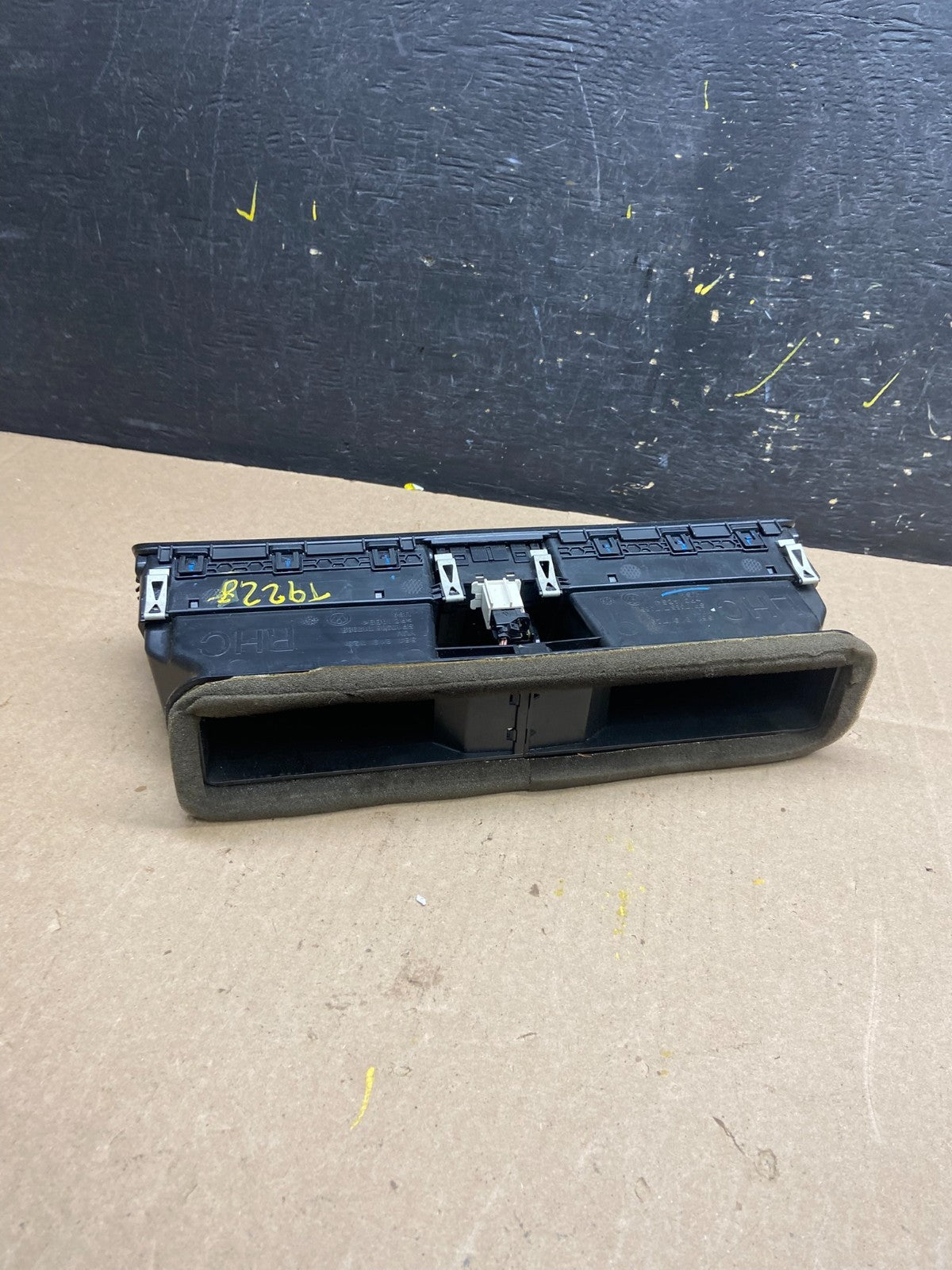 2012 - 2015 Volkswagen Passat Dash Dashboard Middle Center Air VentOEM  T9228 DG3