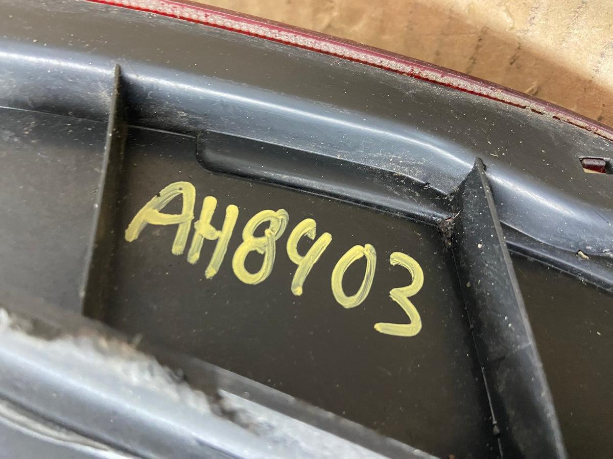 2000 2001 2002 2003 Nissan Sentra Right Passenger Side Tail Light AH8903 LK6