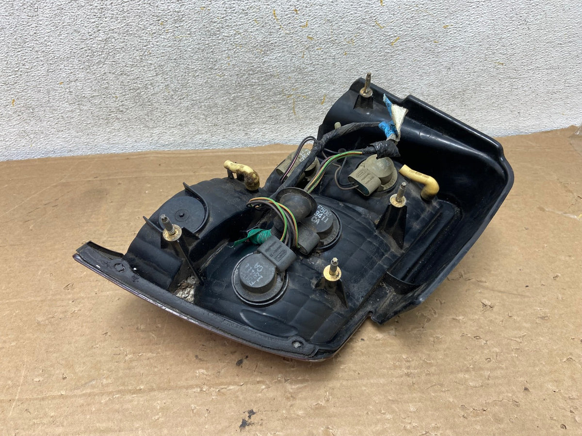1999 - 2004 Ford Mustang Left Driver Lh Side Tail Light AH8965 LK4
