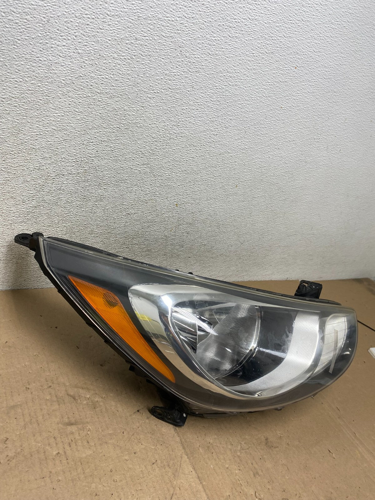 2013 to 2017 Hyundai Accent Right Passenger RH Side Headlight AG4704 DW2