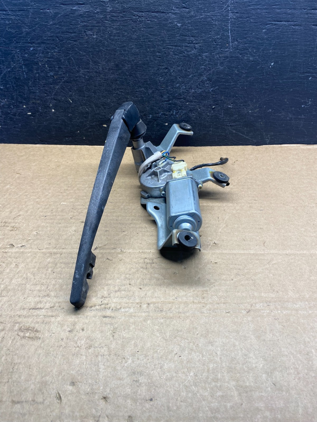 2005 to 2009 Subaru Legacy Outback Rear Windshield Wiper Motor AF76742