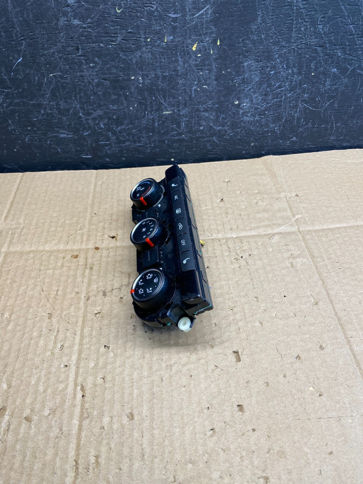 2013-2015 Volkswagen Tiguan Front Center Console Climate Control AC9500 DG2