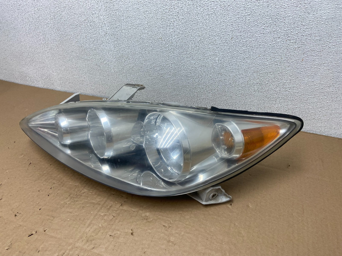 2005 to 2006 Toyota Camry Left Driver LH Halogen Headlight AB6181 DW1