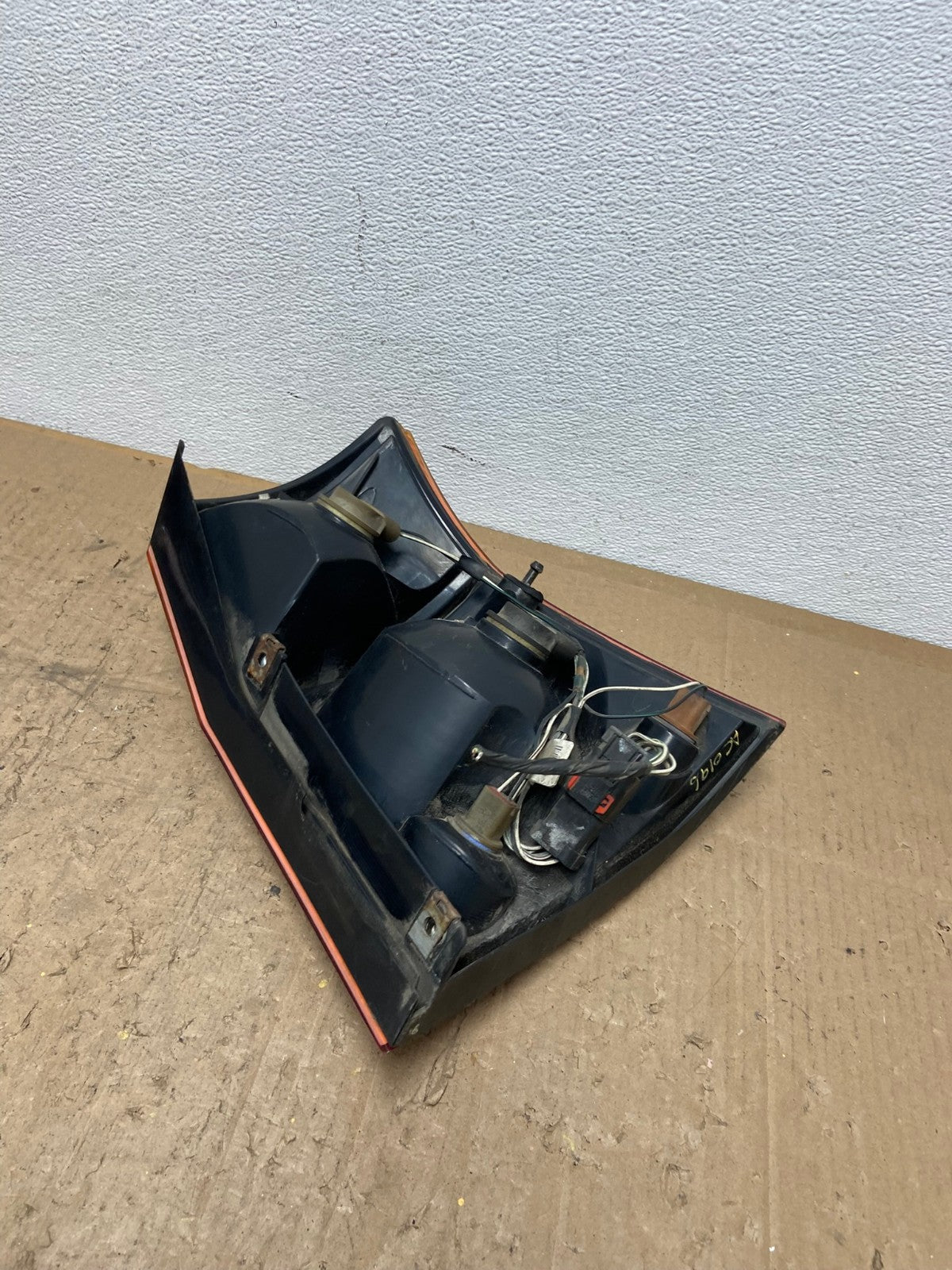 2004 2005 2006 Chrysler Pacifica Left Driver LH Tail Light Oem AC0196 LK6
