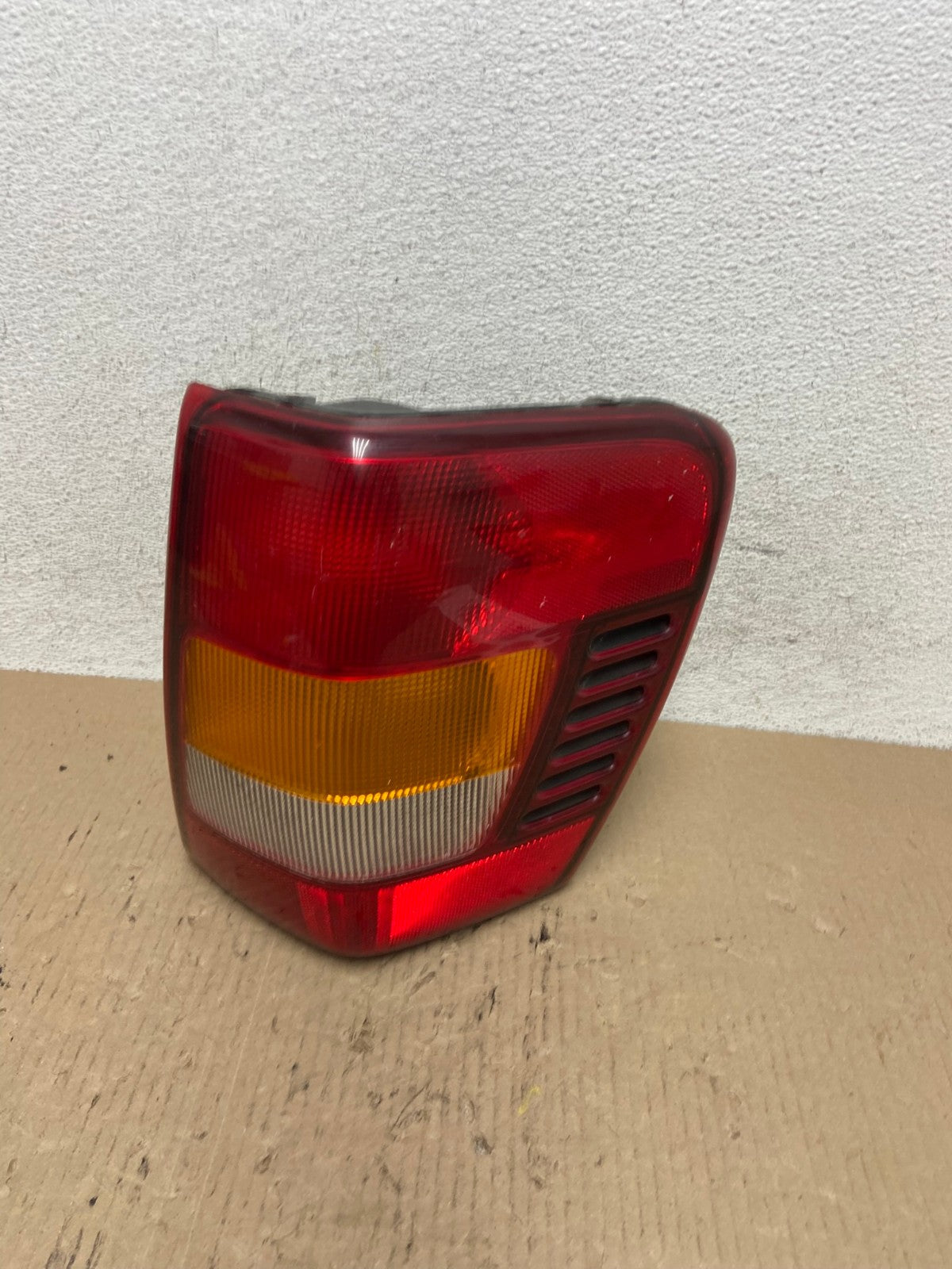 1999-2004 Jeep Grand Cherokee WJ Right Passenger Rh Tail Light AF5902 LK0