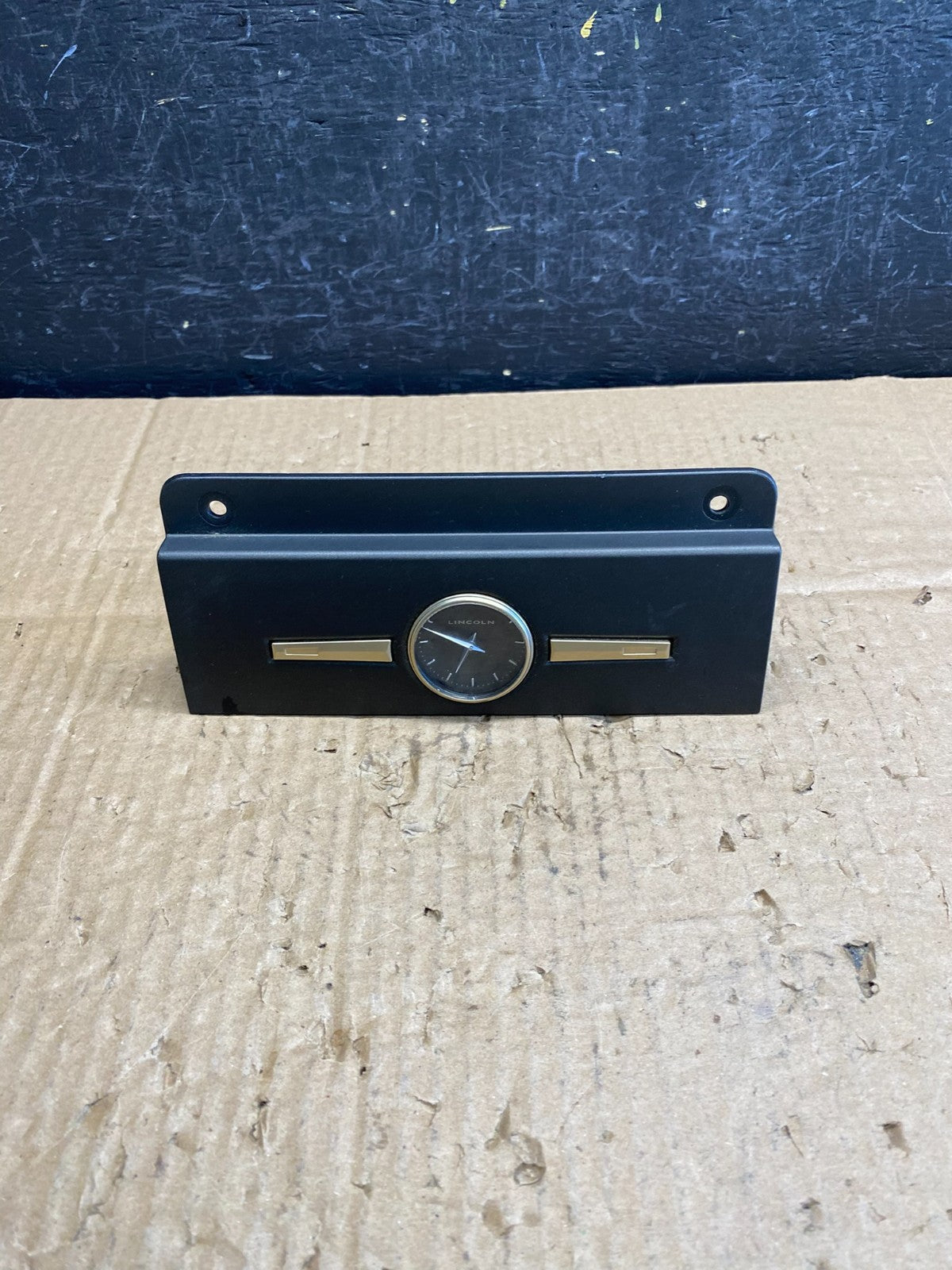 2003 to 2011 Lincoln Town Car Center Console Dash Mounted Analog Clock AC9629 DG0