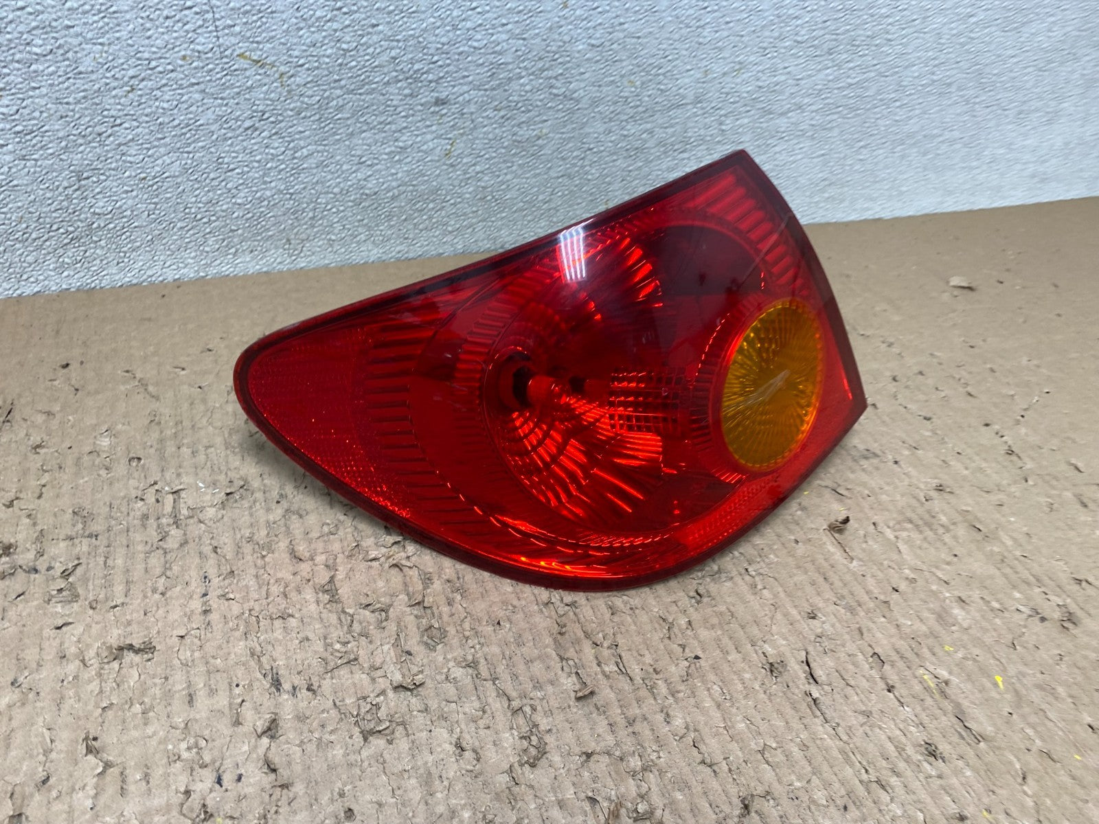 2003 to 2005 Toyota Corolla Left Driver Lh Side Tail Light T8091 DW2