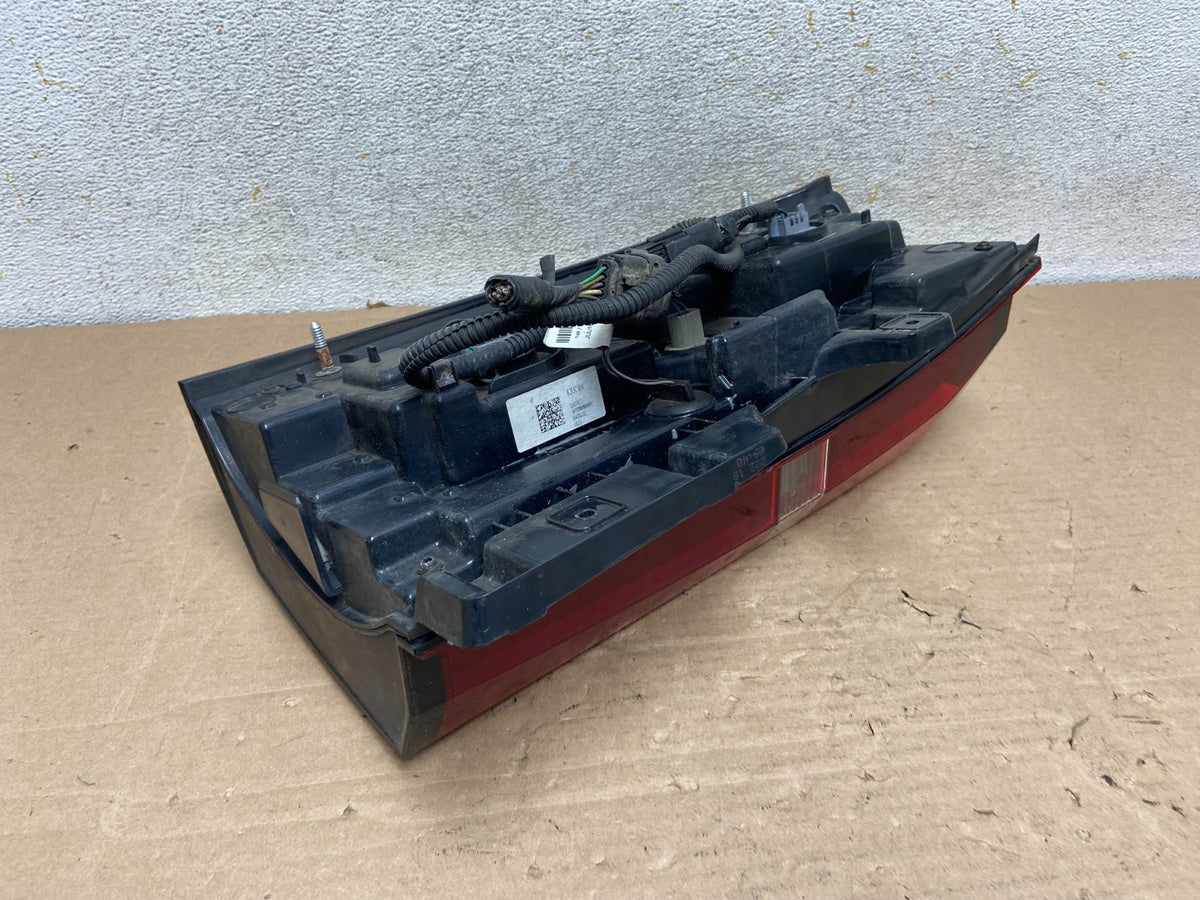 2015-2020 Chevrolet Tahoe Suburban Right Passenger Rh Tail Light AI0923 DG4