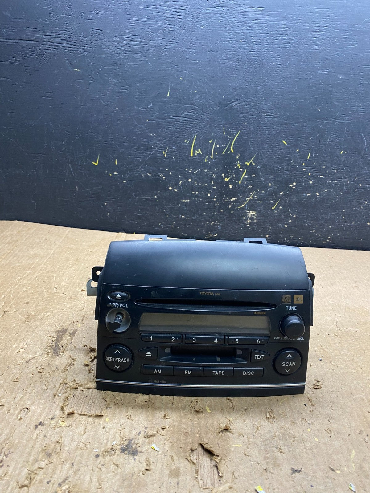 2004 to 2010 Toyota Sienna AM FM CD WMA Mp3 Radio Receiver Z7532 DG0