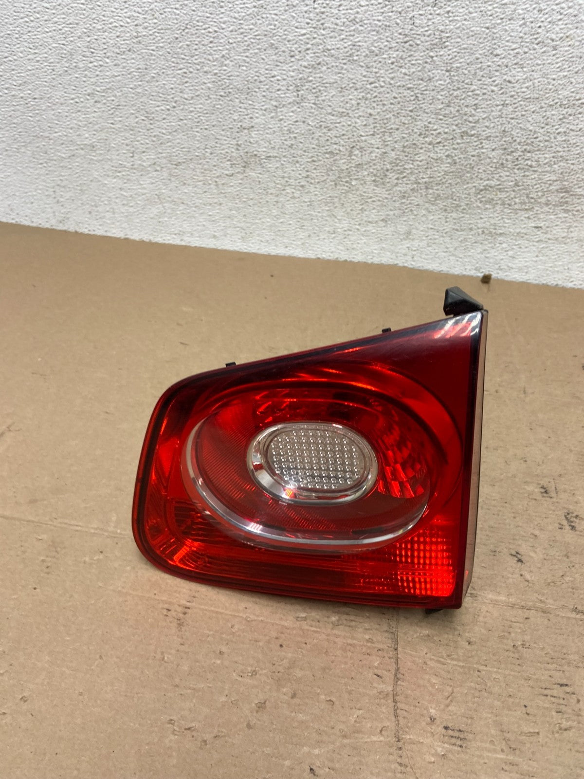 2009-2011 Volkswagen Tiguan Right Passenger Side Inner Tail Light AF4836 LK0