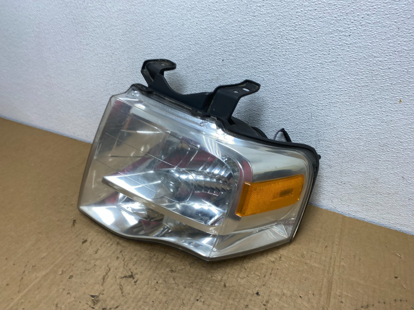2007 - 2014 Ford Expedition Left Driver LH Side Headlight Halogen AC8257 DW1